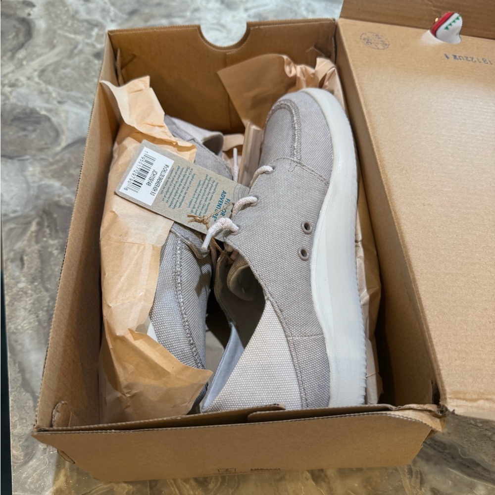 Chaco Chillos Sneaker Sneaker women’s Ash in color NWT Size 9
